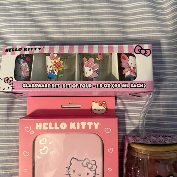 Hello Kitty  Set - Picture 2 of 4